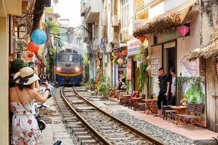 Áo sơ mi cổ bèo: Áo sơ mi cổ bèo là một trong những lỗi thời trong thời trang mà
